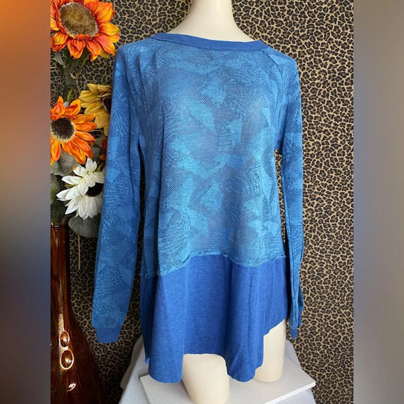 🌴3/$30🌴DOE & RAE Teal/Blue Two Tone Long Sleeved Top NWT - Picture 1 of 9